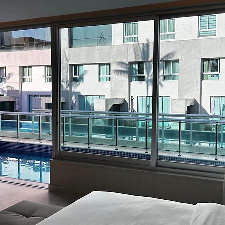 Jade Hotel Brasilia Candangolandia Buitenkant foto A view of the pool from a guest room
