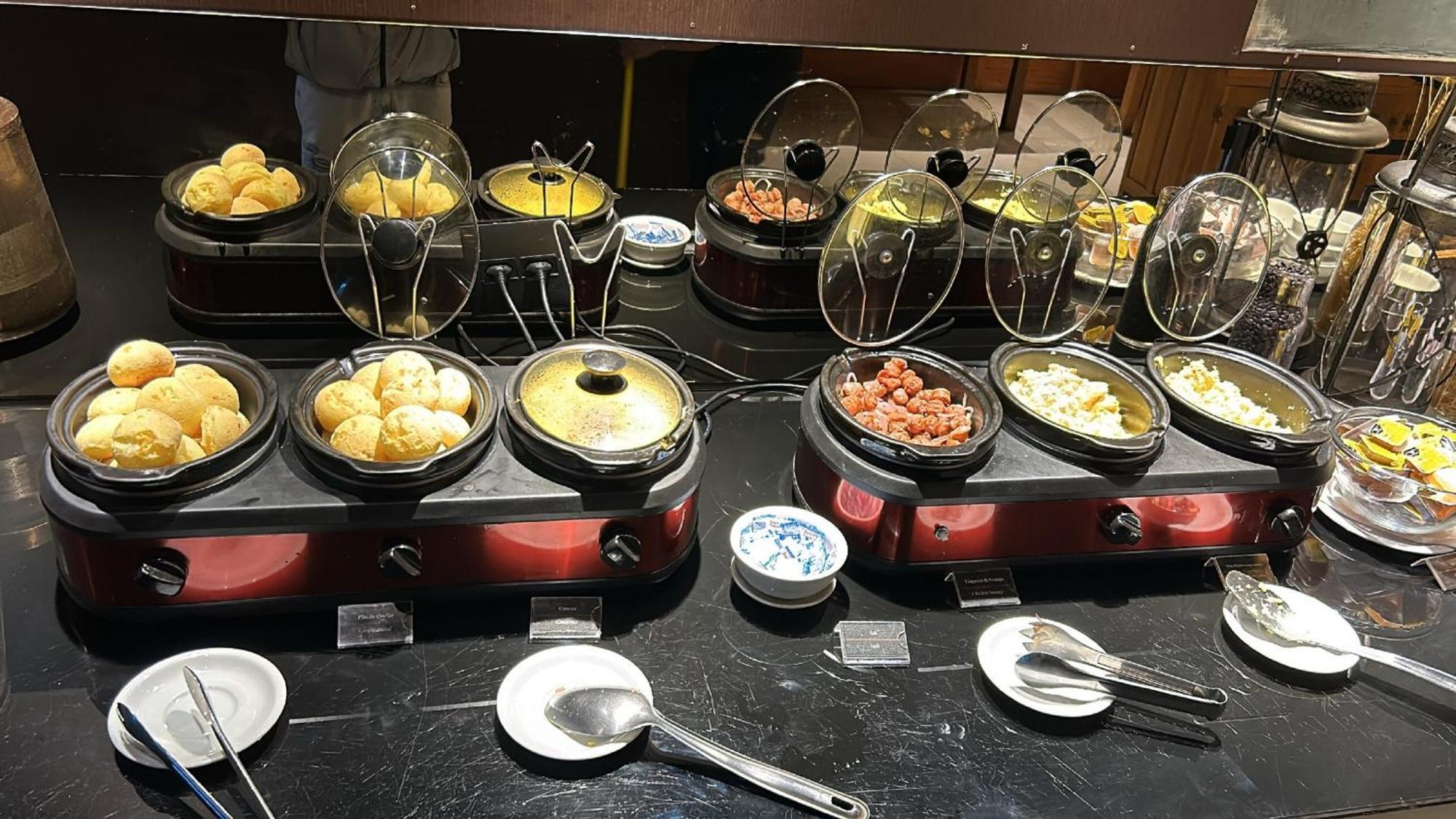 Jade Hotel Brasilia Candangolandia Buitenkant foto A selection of dim sum at a buffet