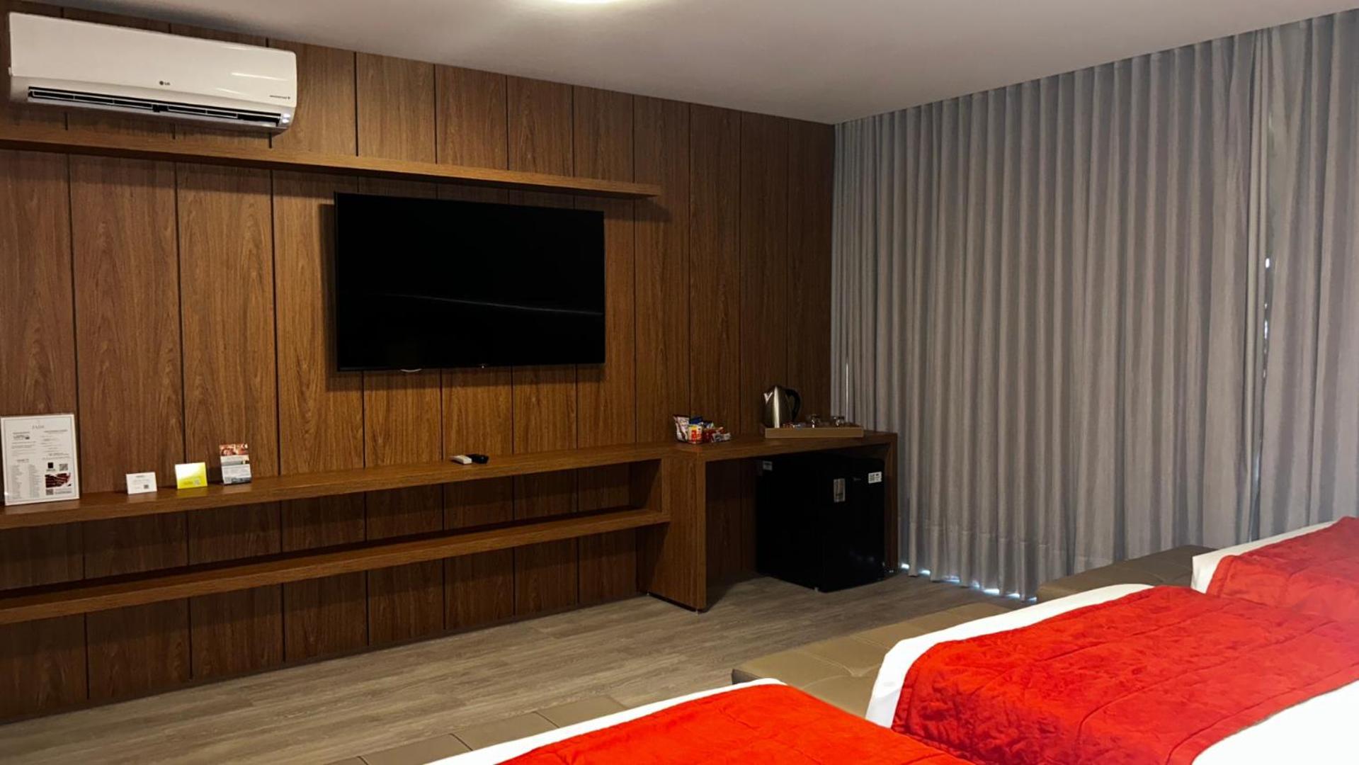 Jade Hotel Brasilia Candangolandia Buitenkant foto A room at the hotel